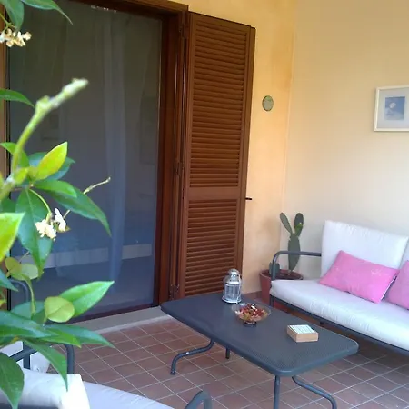 شقة Villetta Con Giardino مارينا دي بيستيتشي